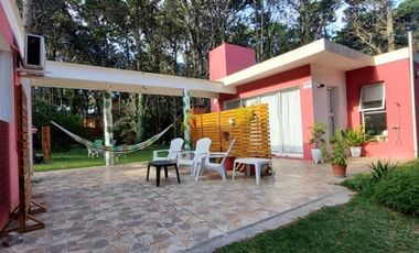 Casa en  alquiler en Costa del Este,  para 4 personas a dos cuadras del mar