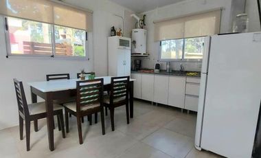 Casa en  alquiler en Costa del Este,  para 4 personas a dos cuadras del mar