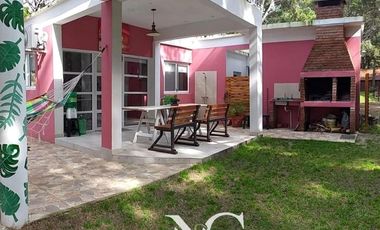 Casa en  alquiler en Costa del Este,  para 4 personas a dos cuadras del mar