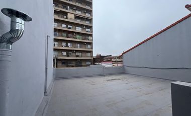 Casa de tres ambientes con jardin y terraza en Venta!