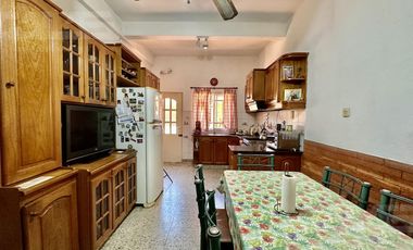 Casa 4 ambientes - 3 dormitorios -  2 baños - Pileta -  Ituzaingó Norte - Ituzaingó Centro