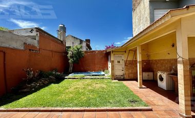 Casa 4 ambientes - 3 dormitorios -  2 baños - Pileta -  Ituzaingó Norte - Ituzaingó Centro
