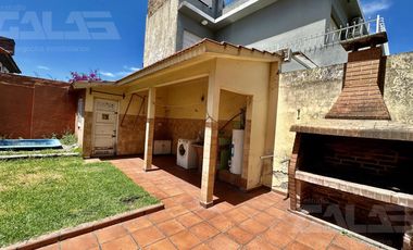 Casa 4 ambientes - 3 dormitorios -  2 baños - Pileta -  Ituzaingó Norte - Ituzaingó Centro