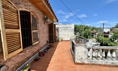 Casa 4 ambientes - 3 dormitorios -  2 baños - Pileta -  Ituzaingó Norte - Ituzaingó Centro