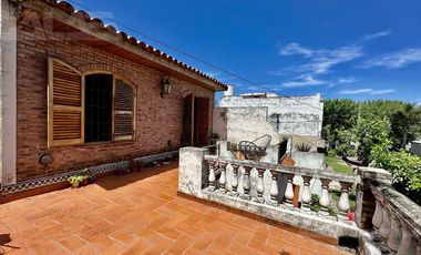 Casa 4 ambientes - 3 dormitorios -  2 baños - Pileta -  Ituzaingó Norte - Ituzaingó Centro