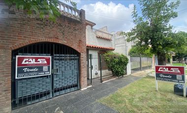 Casa 4 ambientes - 3 dormitorios -  2 baños - Pileta -  Ituzaingó Norte - Ituzaingó Centro