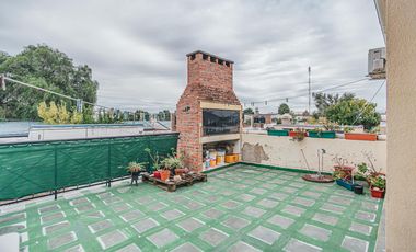 Casa + 2 Locales +  2 departamentos