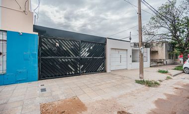 Casa + 2 Locales +  2 departamentos