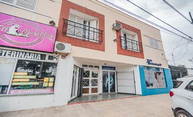 Casa + 2 Locales +  2 departamentos