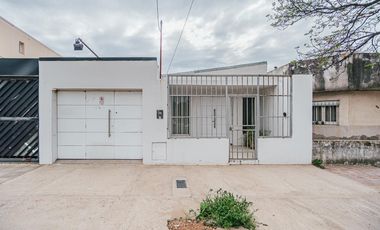 Casa + 2 Locales +  2 departamentos