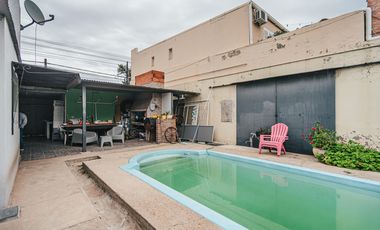 Casa + 2 Locales +  2 departamentos