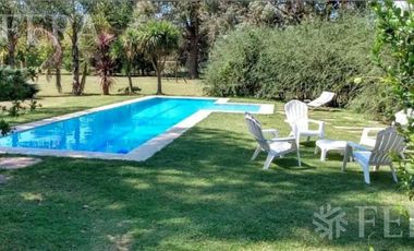 Venta casa 4 ambientes con piscina, quincho con parrilla y galería en Coronel Brandsen