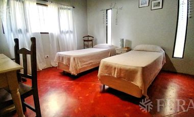 Venta casa 4 ambientes con piscina, quincho con parrilla y galería en Coronel Brandsen