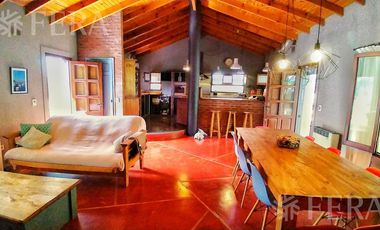 Venta casa 4 ambientes con piscina, quincho con parrilla y galería en Coronel Brandsen