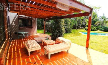 Venta casa 4 ambientes con piscina, quincho con parrilla y galería en Coronel Brandsen