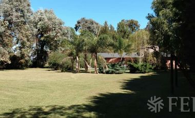 Venta casa 4 ambientes con piscina, quincho con parrilla y galería en Coronel Brandsen