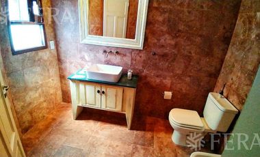 Venta casa 4 ambientes con piscina, quincho con parrilla y galería en Coronel Brandsen