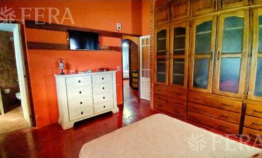 Venta casa 4 ambientes con piscina, quincho con parrilla y galería en Coronel Brandsen