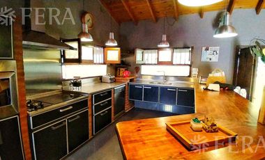 Venta casa 4 ambientes con piscina, quincho con parrilla y galería en Coronel Brandsen