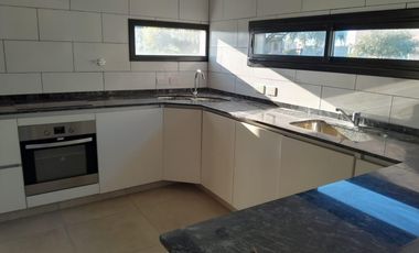 CASA EN  VENTA PILAR DEL ESTE - BARRIO SANTA ELENA