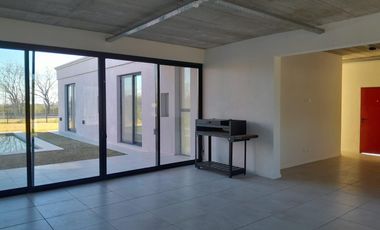 CASA EN  VENTA PILAR DEL ESTE - BARRIO SANTA ELENA