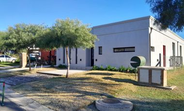 CASA EN  VENTA PILAR DEL ESTE - BARRIO SANTA ELENA