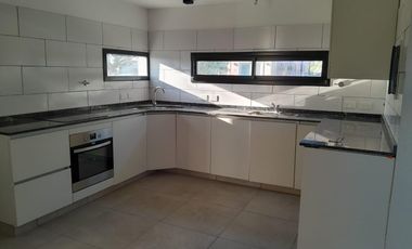 CASA EN  VENTA PILAR DEL ESTE - BARRIO SANTA ELENA