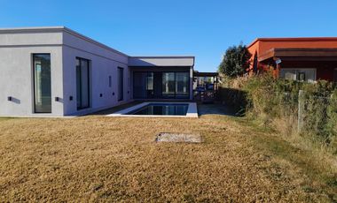 CASA EN  VENTA PILAR DEL ESTE - BARRIO SANTA ELENA