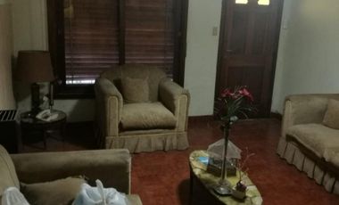 Casa en venta - 2 Dormitorios 1 Baño - 300Mts2 - Lomas de Zamora