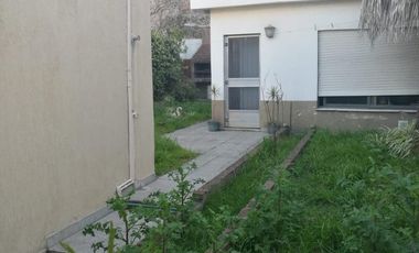 Casa en venta - 2 Dormitorios 1 Baño - 300Mts2 - Lomas de Zamora