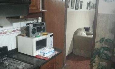 Casa en venta - 2 Dormitorios 1 Baño - 300Mts2 - Lomas de Zamora