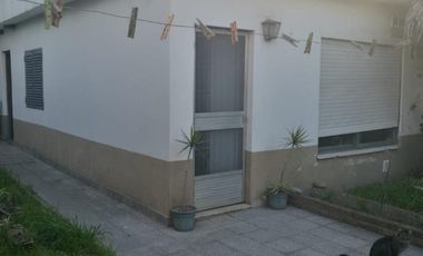 Casa en venta - 2 Dormitorios 1 Baño - 300Mts2 - Lomas de Zamora
