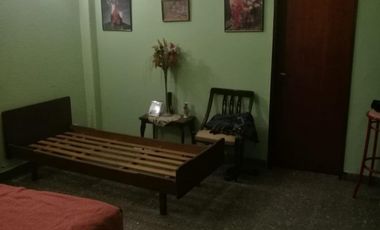 Casa en venta - 2 Dormitorios 1 Baño - 300Mts2 - Lomas de Zamora