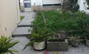 Casa en venta - 2 Dormitorios 1 Baño - 300Mts2 - Lomas de Zamora