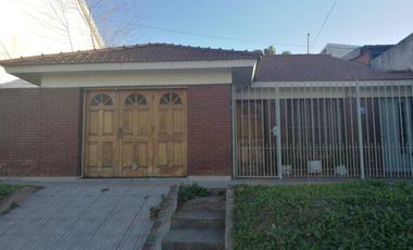 Casa en venta - 2 Dormitorios 1 Baño - 300Mts2 - Lomas de Zamora