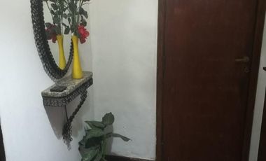 Casa en venta - 2 Dormitorios 1 Baño - 300Mts2 - Lomas de Zamora