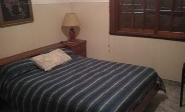 Casa en venta - 2 Dormitorios 1 Baño - 300Mts2 - Lomas de Zamora