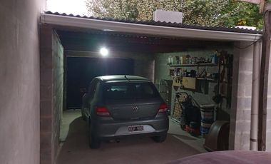 Casa en venta - 2 Dormitorios 1 Baño - Cocheras - 300Mts2 - Etcheverry, La Plata