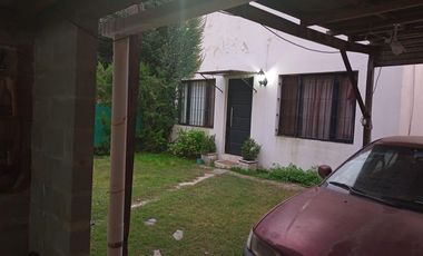 Casa en venta - 2 Dormitorios 1 Baño - Cocheras - 300Mts2 - Etcheverry, La Plata