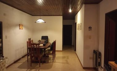 Casa en venta - 2 Dormitorios 1 Baño - Cocheras - 300Mts2 - Etcheverry, La Plata