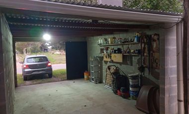 Casa en venta - 2 Dormitorios 1 Baño - Cocheras - 300Mts2 - Etcheverry, La Plata