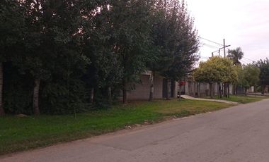 Casa en venta - 2 Dormitorios 1 Baño - Cocheras - 300Mts2 - Etcheverry, La Plata