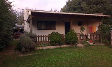 Casa en venta - 2 Dormitorios 1 Baño - Cocheras - 300Mts2 - Etcheverry, La Plata