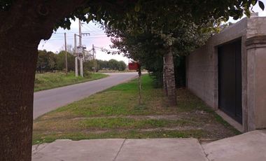 Casa en venta - 2 Dormitorios 1 Baño - Cocheras - 300Mts2 - Etcheverry, La Plata