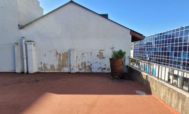 CASA CON LOCAL GARAGE Y TERRAZA!! RESERVADO