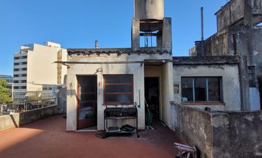 CASA CON LOCAL GARAGE Y TERRAZA!! RESERVADO