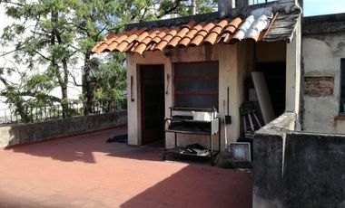 CASA CON LOCAL GARAGE Y TERRAZA!! RESERVADO