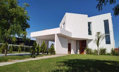Casa en Puertos del Lago