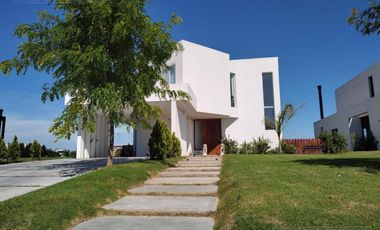 Casa en Puertos del Lago