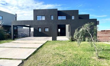 Venta Casa San Sebastián / Al Lago - Área 8